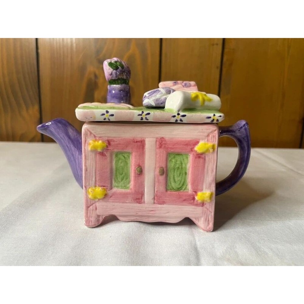 Mini Teapot "artist cabinet"